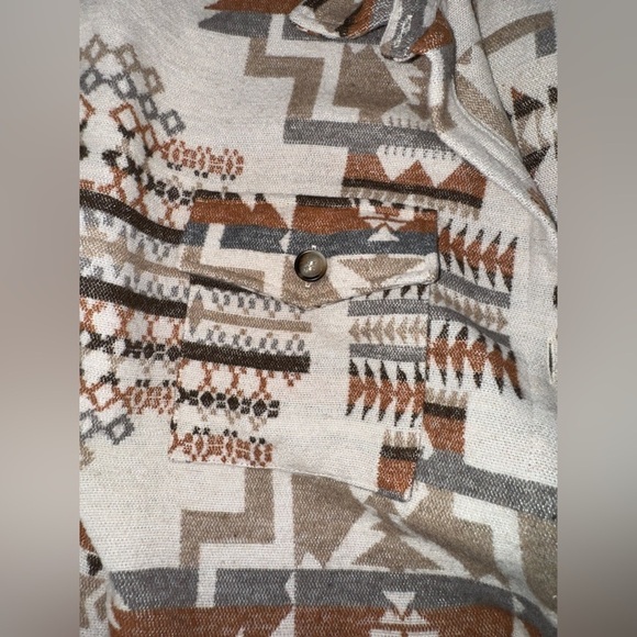 Blue B Multicolor Western Aztec Curved Raw Hem Shacket -jacket women’s sz large - Picture 9 of 12